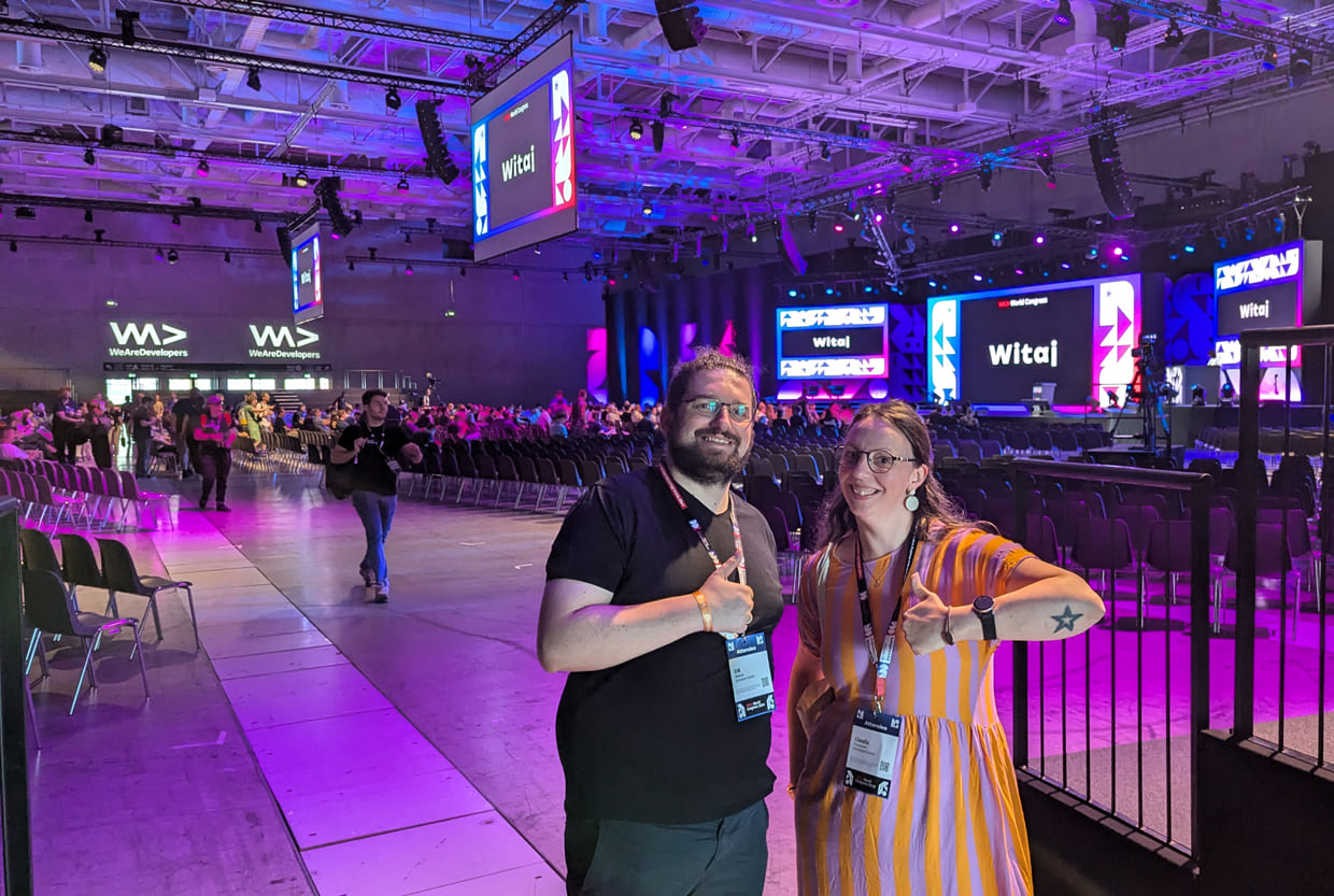 clickstorm beim WeAreDevelopers World Congress in berlin 2024: 2 Kollegen bei der Mainstage